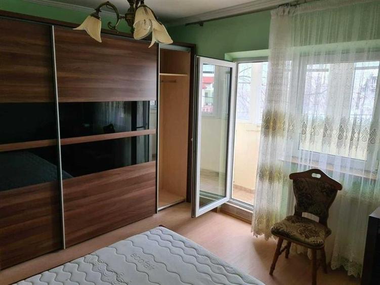 Apartament cu 3 camere decomandat, mobilat în Vitan