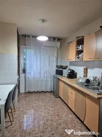 Apartament cu 4 camere decomandat, mobilat în Aradului