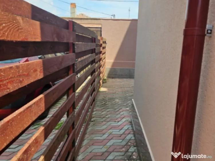 Casă cu 8 camere cu Teren 166 Mp în Central