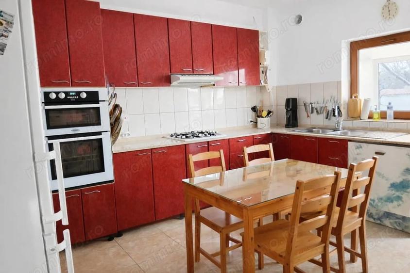 Casă cu 7 camere cu Teren 1300 Mp în Cornetu