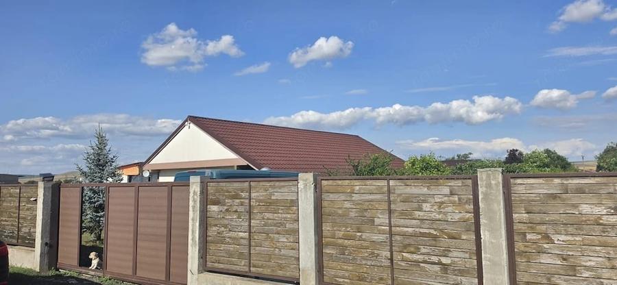 Casă cu 3 camere cu Teren 2000 Mp în Mihail Kogălniceanu
