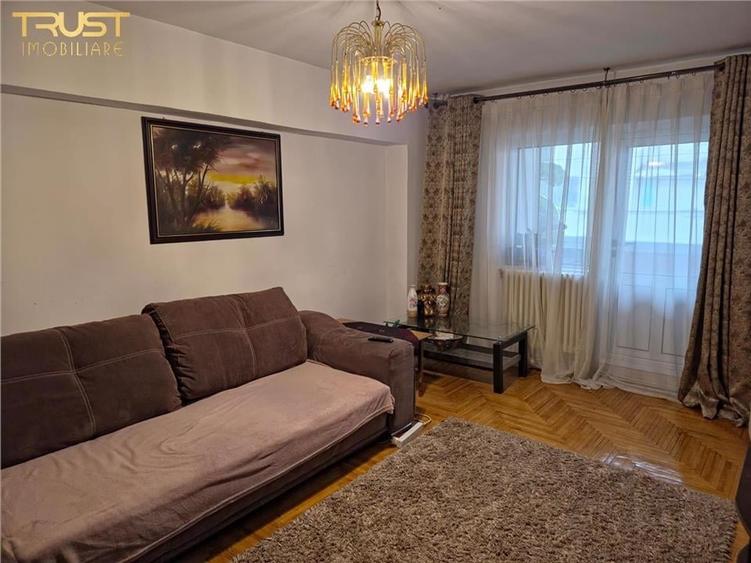 Apartament cu 4 camere decomandat în Central