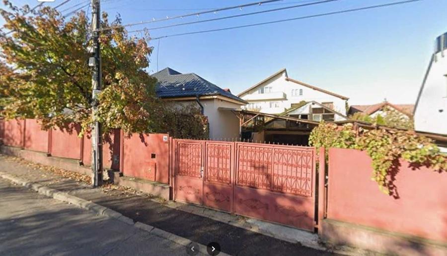 Casă cu 3 camere decomandat în Andrei Mureșanu