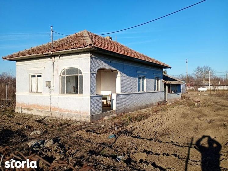 Casă cu 4 camere cu Teren 100 Mp în Radovanu