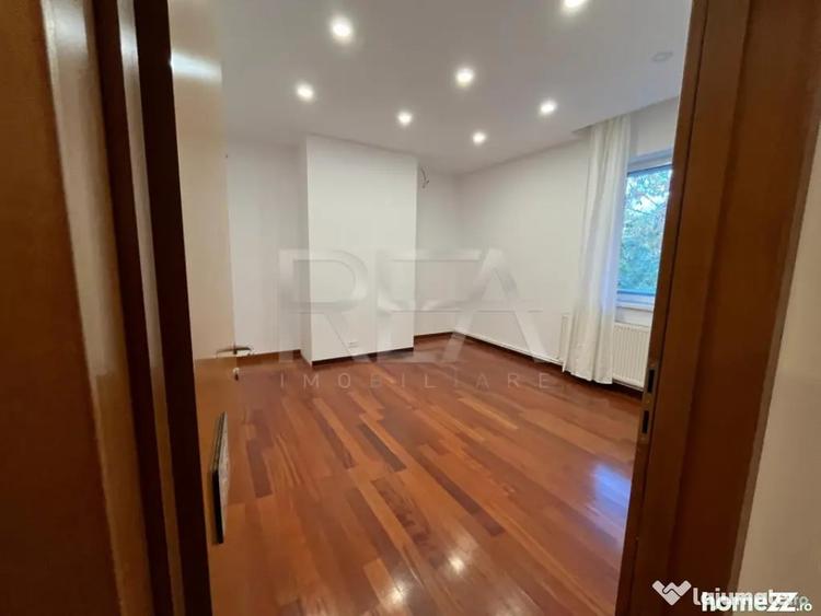 Apartament cu 5 camere decomandat în Primăverii