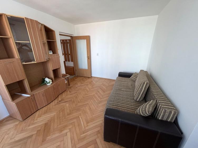 Apartament cu 3 camere în Cetate