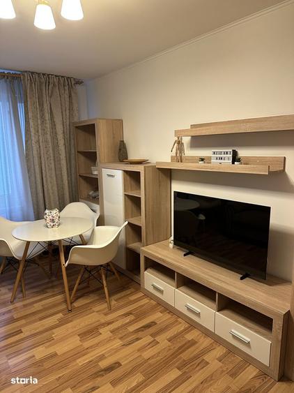 Apartament cu 3 camere decomandat, mobilat în Titan