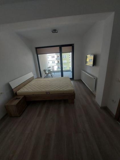 Apartament cu 2 camere decomandat în Tractorul