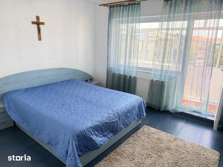 Apartament cu 4 camere decomandat în Micro 3