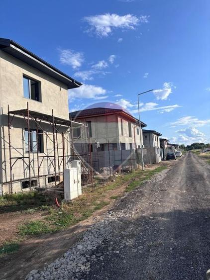Teren de 20000 mp, în Nord