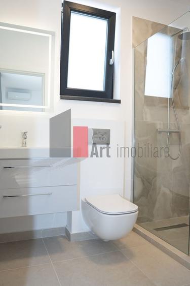 Casă individuală cu 5 camere cu Canalizare în Central