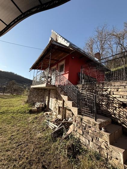 Casă individuală cu 5 camere cu Garaj în Hangu