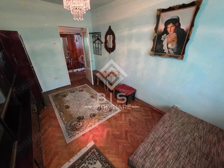 Apartament cu 3 camere decomandat în Sud