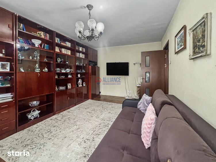 Apartament cu 3 camere decomandat în Delfinariu