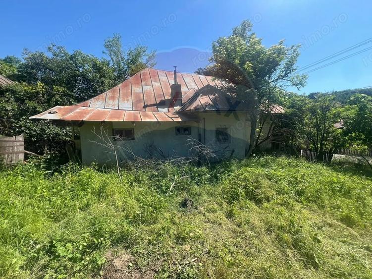 Casă cu Teren 1000 Mp în Periferie