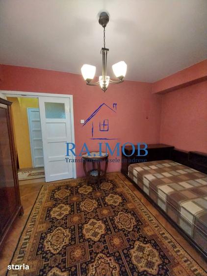 Apartament cu 3 camere semidecomandat în Ultracentral