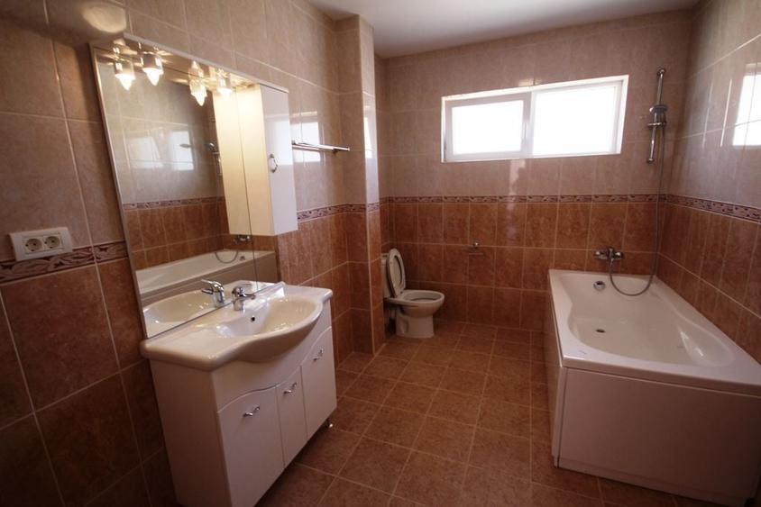 Casă cu 4 camere cu Canalizare în Elisabetin