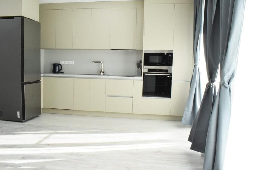 Apartament cu 3 camere semidecomandat în Florești