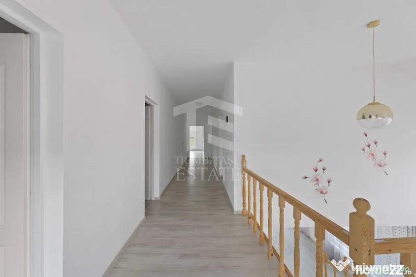 Casă cu 7 camere cu Teren 1446 Mp în Macea