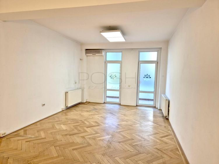 Casă individuală cu 9 camere cu Teren 165 Mp în Dorobanți