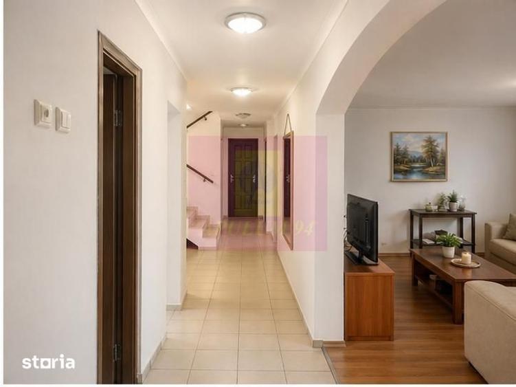 Casă cu 5 camere cu Teren 2875 Mp în Roata de Jos