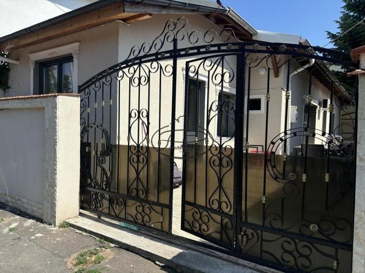 Casă individuală cu 3 camere cu Canalizare în 1 Mai