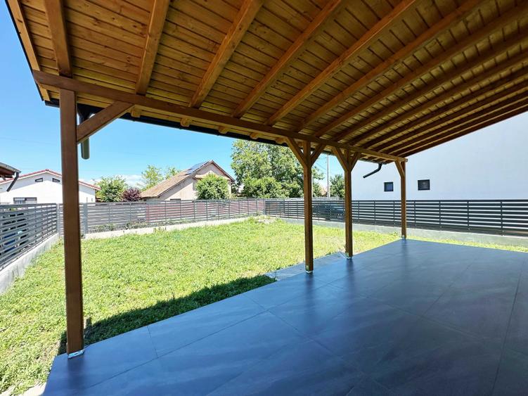 Casă cu 4 camere cu Teren 500 Mp în Central