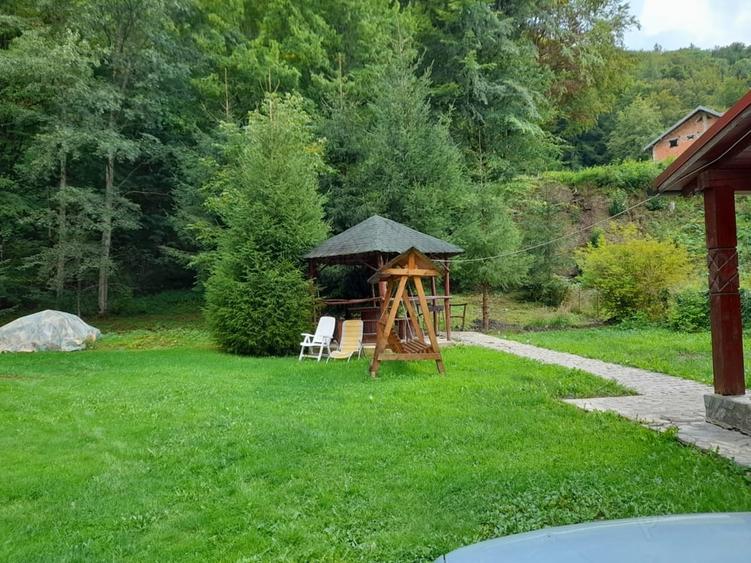 Casă cu 5 camere în Poiana