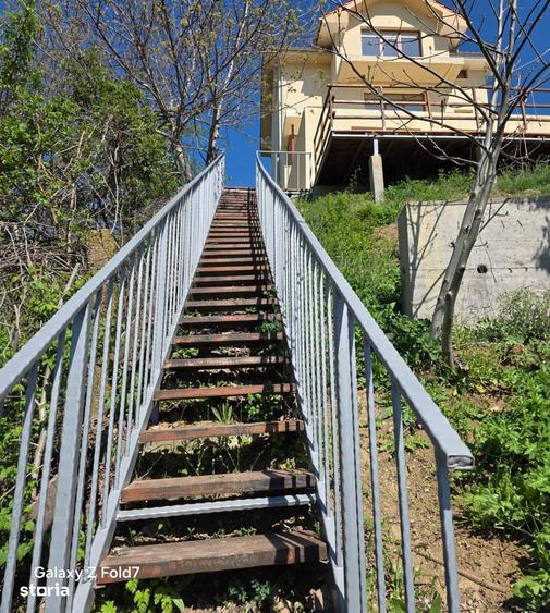 Casă cu 5 camere cu Teren 500 Mp în Podgoria