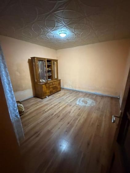 Casă individuală cu 5 camere cu Canalizare în Bariera Vâlcii
