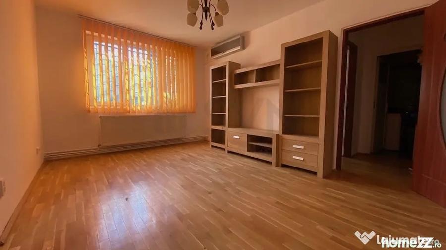 Apartament cu 3 camere semidecomandat în Chibrit