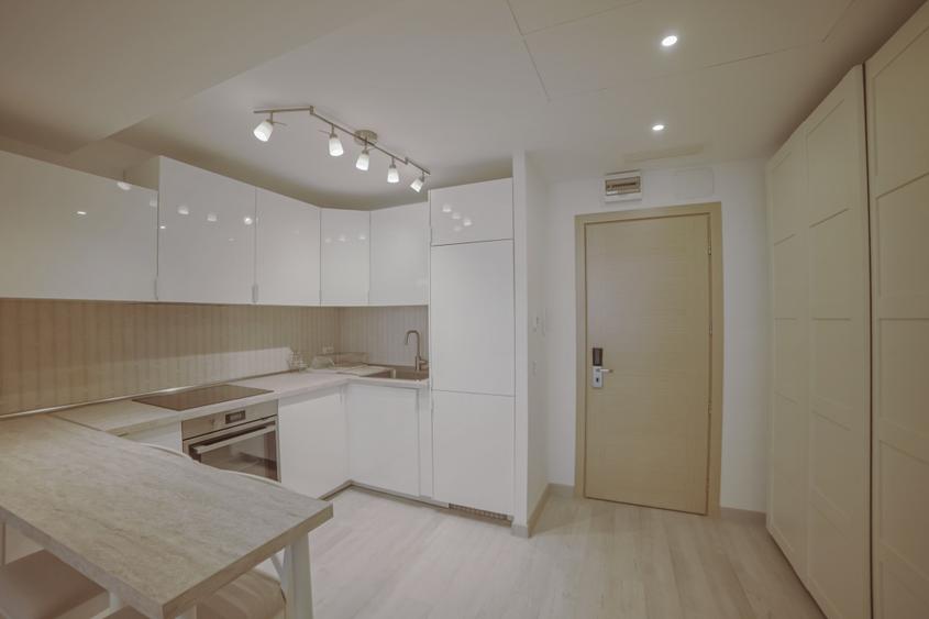 Apartament cu 2 camere semidecomandat, mobilat în Splaiul Unirii