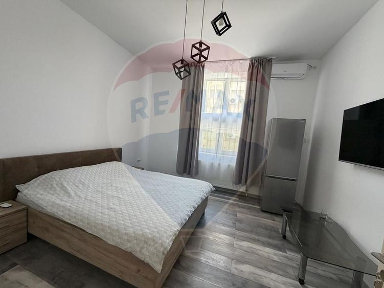 Birou, de 1,440 mp, în Central