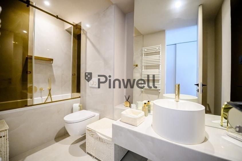 Apartament cu 3 camere semidecomandat, mobilat în Central