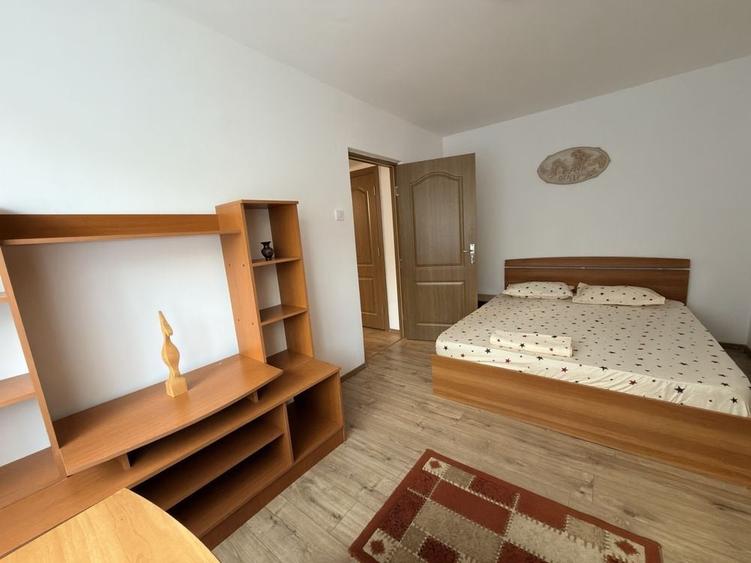 Apartament cu 3 camere semidecomandat în Brazda lui Novac