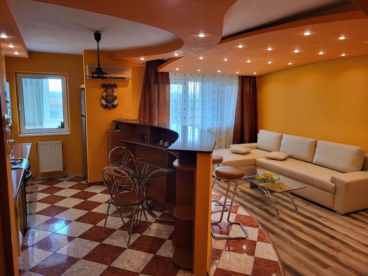 Apartament cu 3 camere decomandat în Central