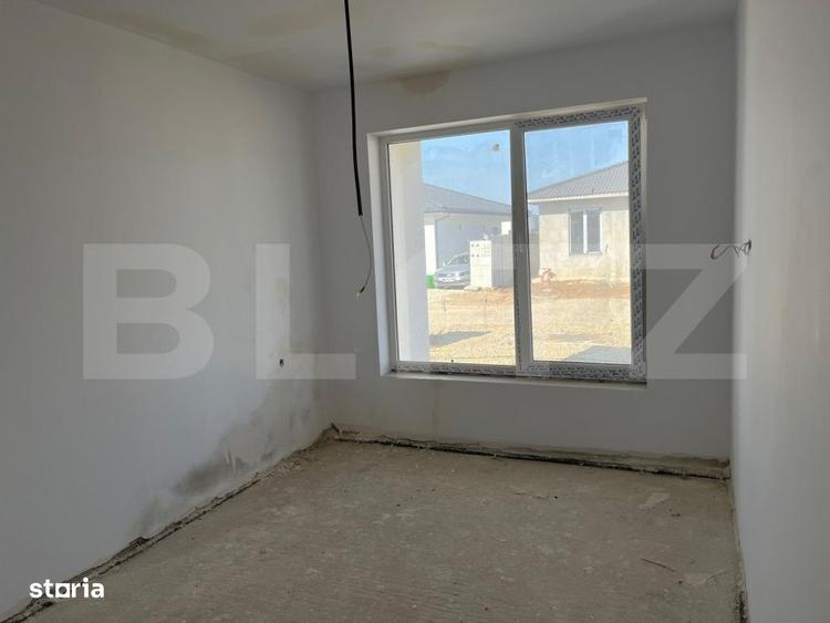 Casă cu 4 camere în Sântandrei