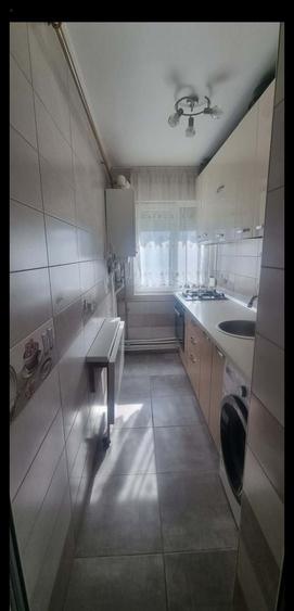 Apartament cu 3 camere semidecomandat în Alecu Russo