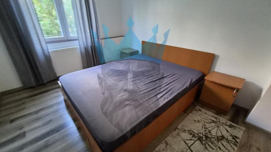 Apartament cu 3 camere decomandat, mobilat în P-ța Romană