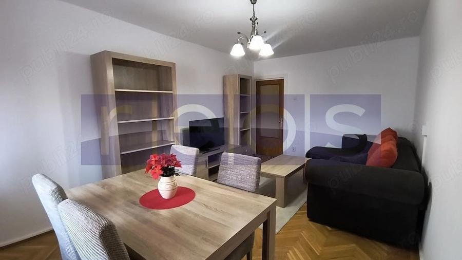 Apartament cu 4 camere decomandat, mobilat în Victoriei