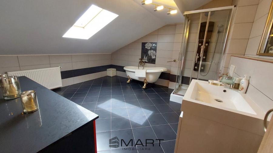 Apartament cu 4 camere decomandat în Ștrand