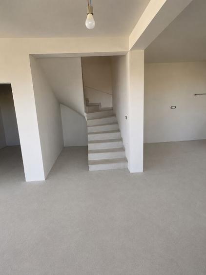 Casă cu 4 camere cu Teren 575 Mp în Moșnița Nouă