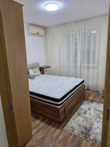 Apartament cu 3 camere decomandat în Apărătorii Patriei