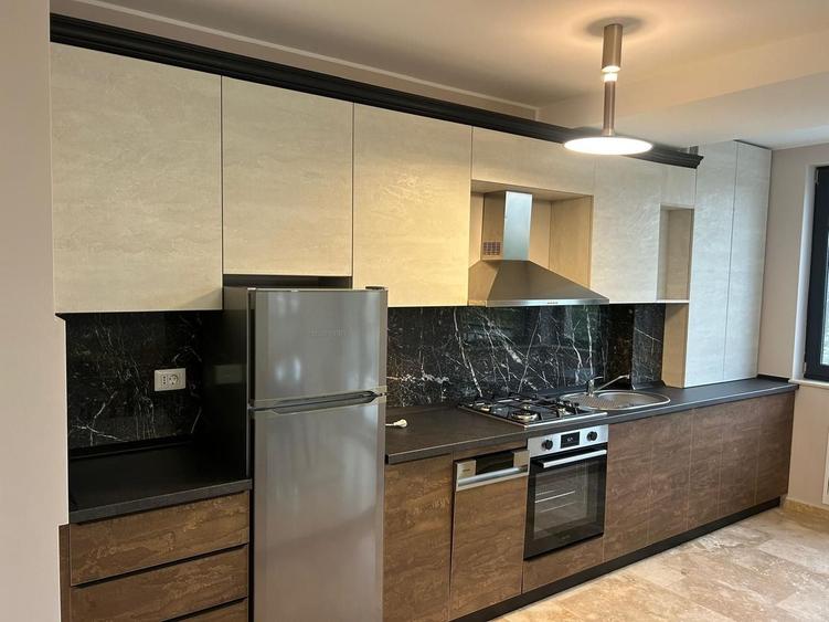 Apartament cu 2 camere decomandat, mobilat în Far