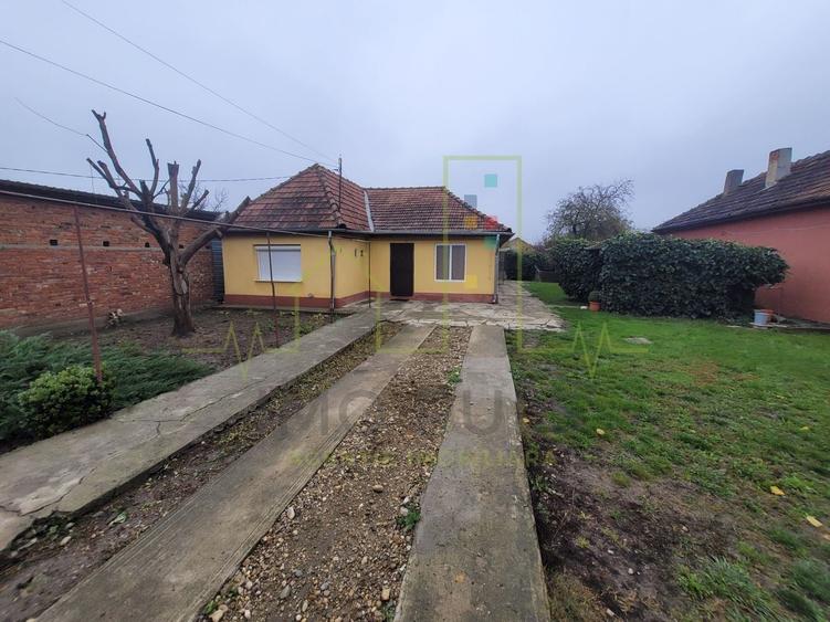 Casa in Ronat compartimentata in 2 apartamente cu intrari separate - 1