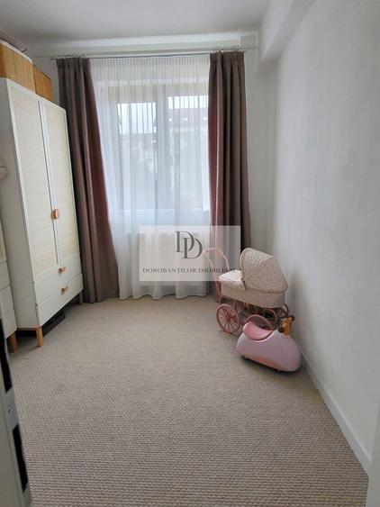 Apartament cu 3 camere semidecomandat, mobilat în Borhanci