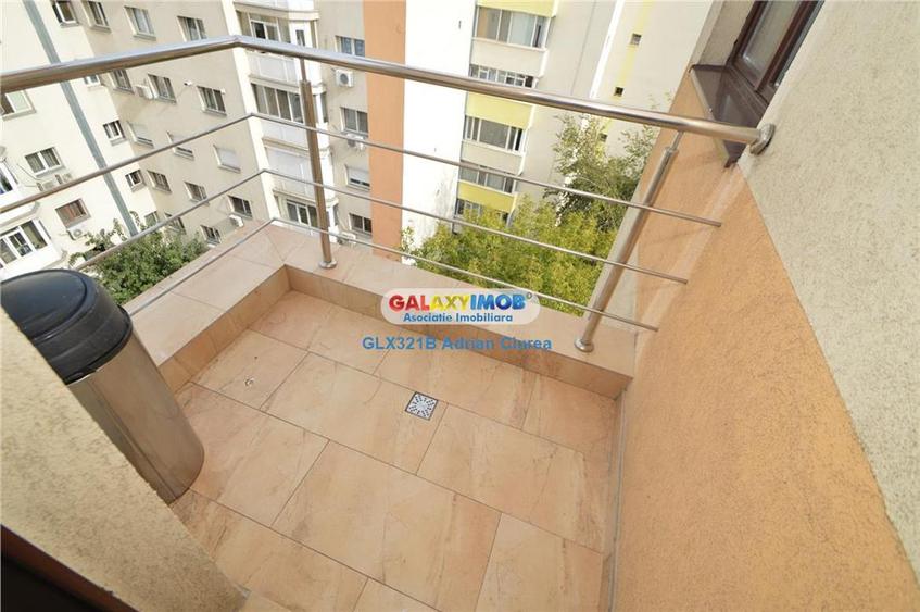 Apartament cu 3 camere semidecomandat, mobilat în Ștefan cel Mare