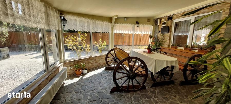Casă cu 10 camere cu Teren 1292 Mp în Moieciu