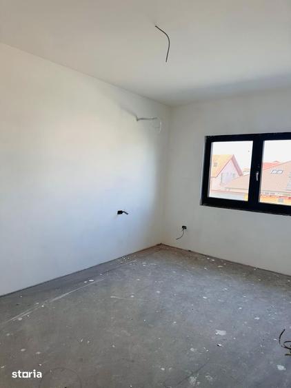 Casă cu 4 camere cu Teren 340 Mp în Dumbrăvița