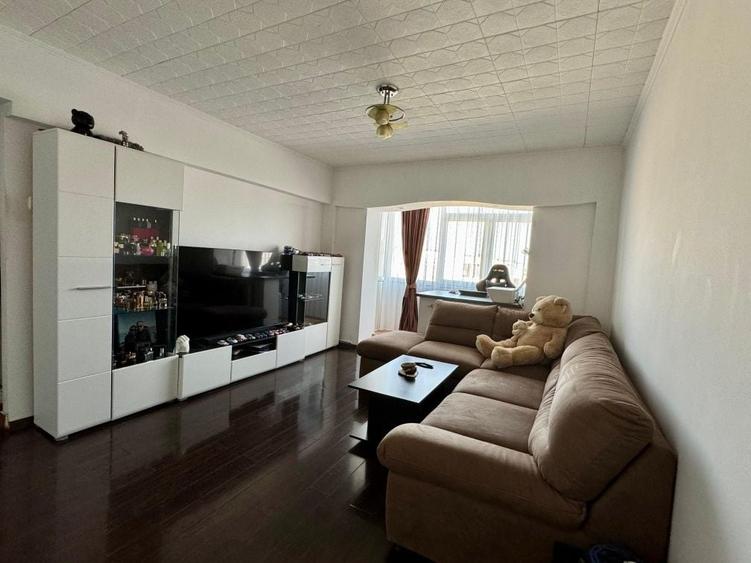 Apartament cu 4 camere decomandat în Prundu